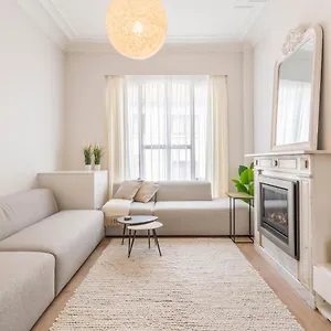 Vakantiehuis Luxurious, Updated, Warm & Stunning Terraces, Oostende